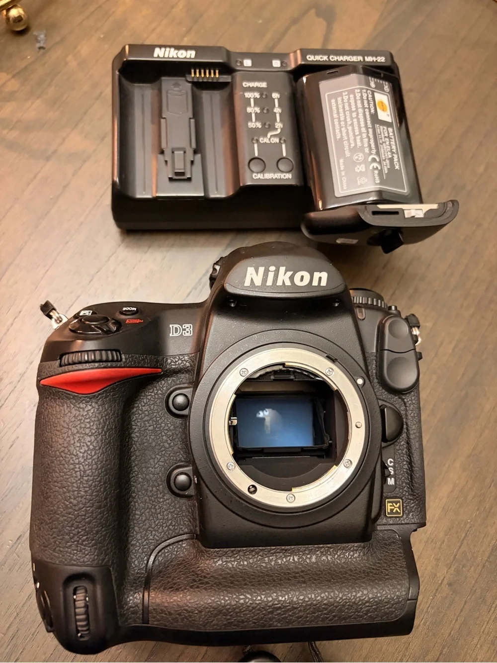 Nikon D3 Black DSLR Camera Body with battery and charger